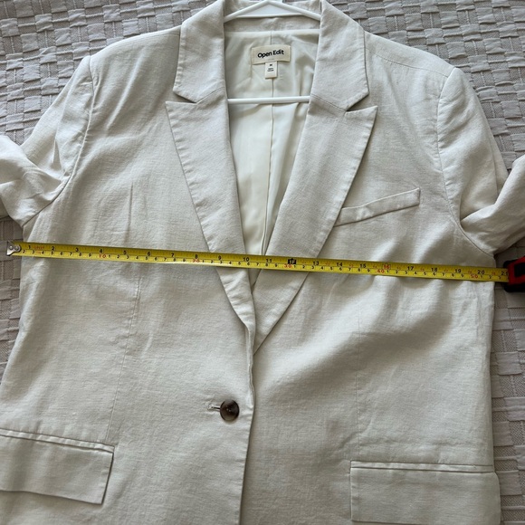 Cream Structured Blazer with Classic Lapel - Picture 7 of 9